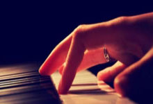 金年会体育官网：西甲第20輪格拉納達1-1巴塞羅那 阿爾維斯助攻呂克德容破門.